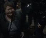 «Әйтенов жала жауып отыр!»: әкімдік алдында көпбалалы ана өзін-өзі өртемек болды (ВИДЕО)