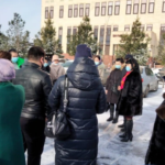 Шымкентте «жалдамалы баспана әділ бөлінбеді» деген жастар әкімнің шығуын талап етті