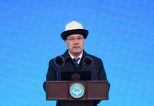 Жапаров: Төңкерісті тек түстеріңізде көресіздер!