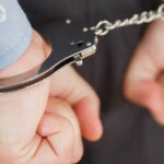 Қырғызстанда әйелдер маскасы мен паригін киіп дүкен тонаған қылмыстық топтың тоғыз мүшесі ұсталды