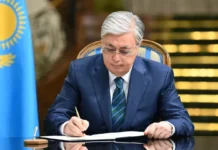 Тоқаев заңға қол қойды: Суррогат ана қызметі мен мәслихатта не өзгерді?